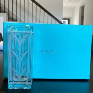 New and never used Wheat leaf Tiffany & Co vase. Comes with Tiffany box.